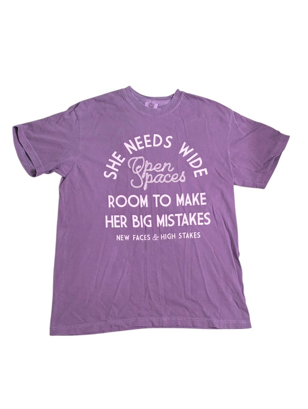 Comfort Colors She Needs Wide Open Spaces Purple Graphic Tshirt Size Large
